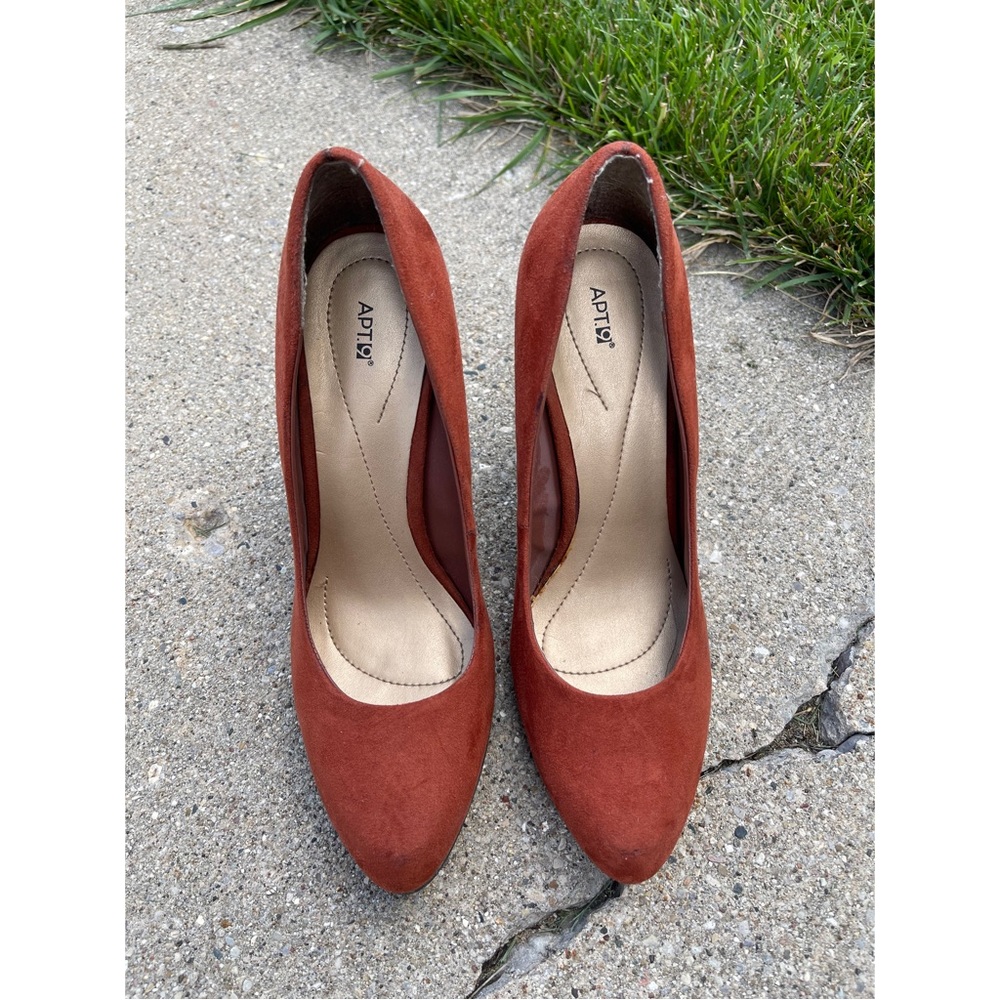 Rust suede heels - Picture 3 of 5